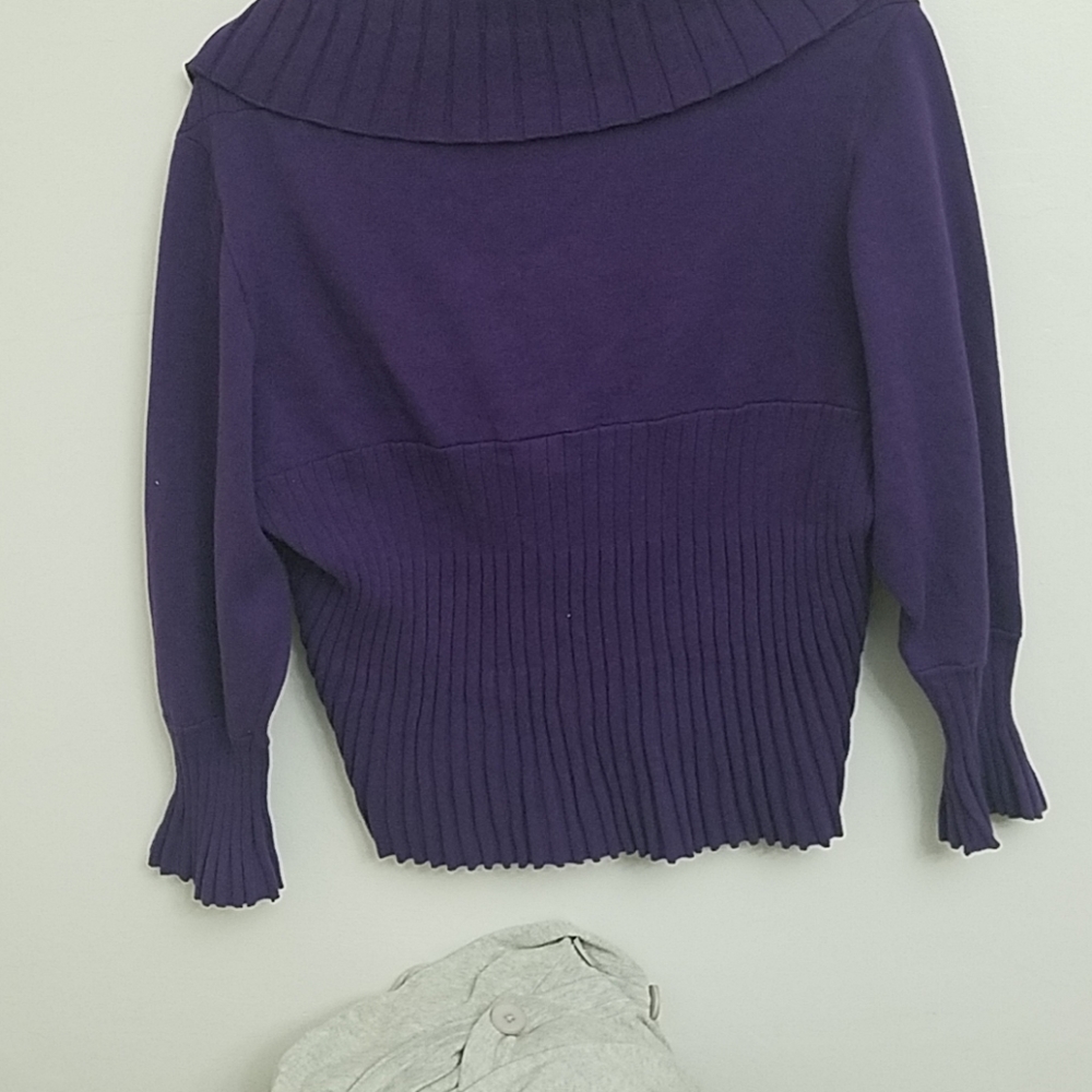 Sweater - Picture 3 of 3